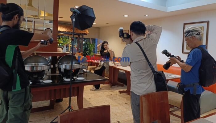 Fotografer Pilih Angel Foto Model di Area Resto Sahid Hotel Surabaya