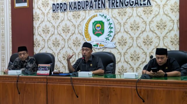 DPRD Trenggalek Fasilitasi rapat dengar pendapat Para anggota KSPP Syariah Madani menemukan kesepakatan yang memuaskan