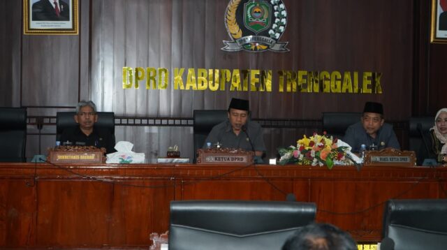 Paripurna membahas pandangan umum fraksi-fraksi atas nota penjelasan Ranperda LKPJ Bupati APBD 2024 dan RPJMD Kabupaten Trenggalek 2025-2029