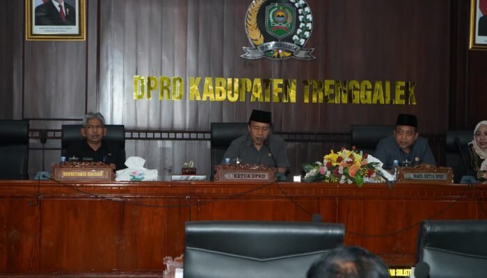 Paripurna DPRD Trenggalek, Dengarkan Pandangan Umum Fraksi DPRD Atas Nota Ranperda LKPJ Bupati APBD 2024 dan RPJMD Kabupaten Trenggalek 2025-2029