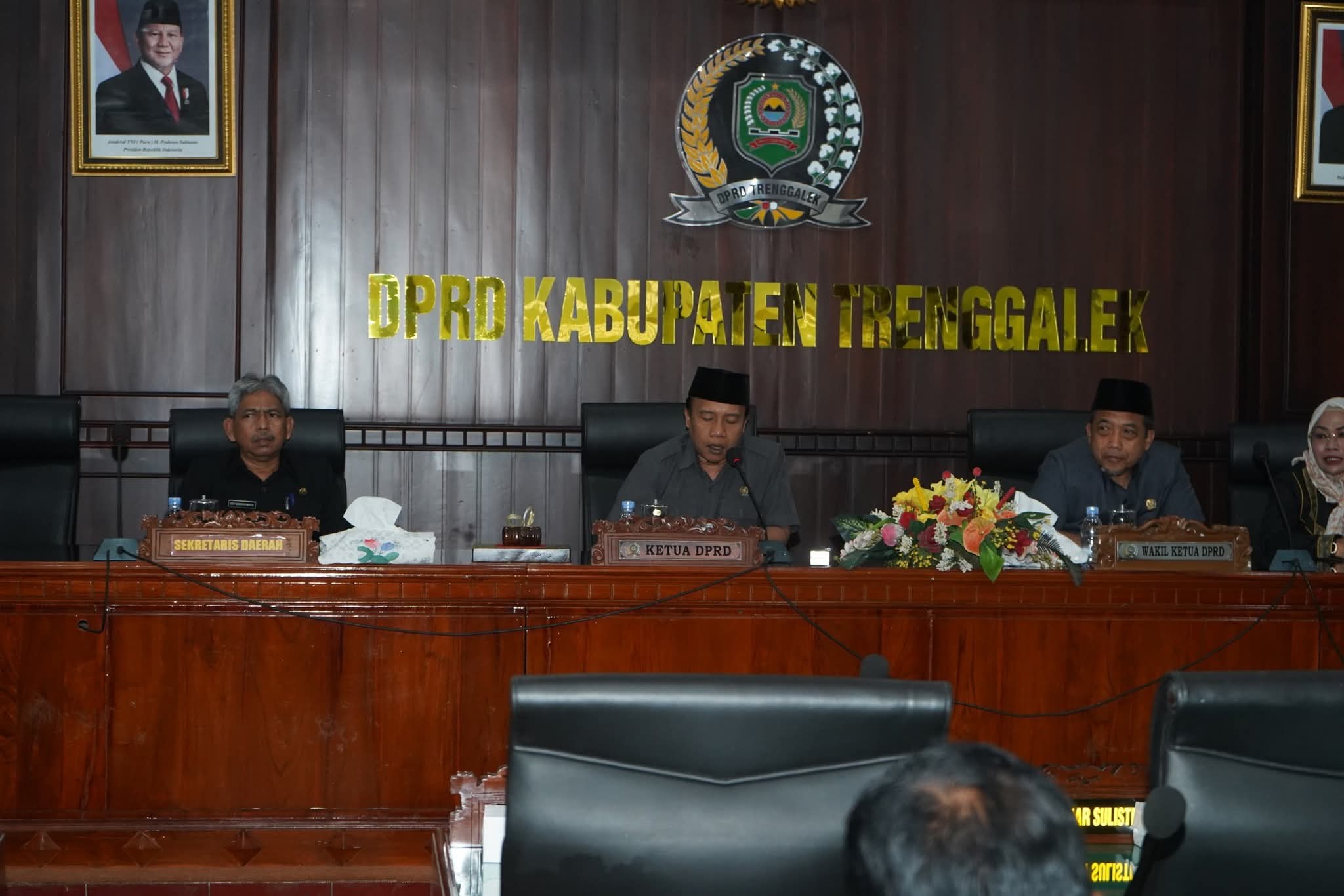 Paripurna membahas pandangan umum fraksi-fraksi atas nota penjelasan Ranperda LKPJ Bupati APBD 2024 dan RPJMD Kabupaten Trenggalek 2025-2029