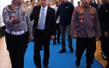 Kapolri Jenderal Polisi Listyo Sigit saat hadir Rakernis Fungsi Lantas Polri 2205 didampingi Kakorlantas Polri Irjen Agus Suryonugroho. [3detik.com]