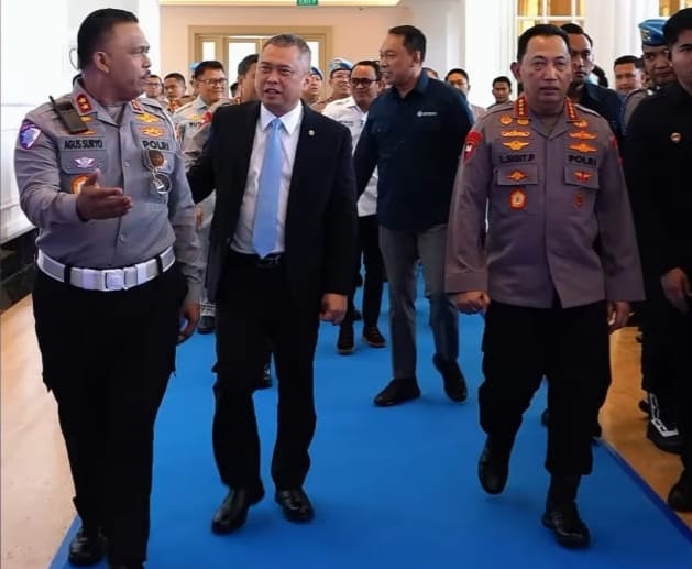 Kapolri Jenderal Polisi Listyo Sigit saat hadir Rakernis Fungsi Lantas Polri 2205 didampingi Kakorlantas Polri Irjen Agus Suryonugroho. [3detik.com]
