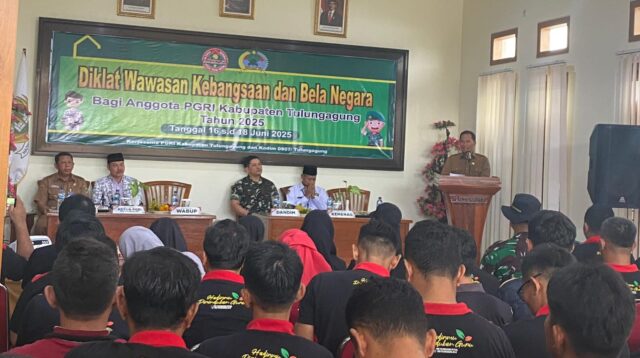 Wakil Bupati Tulungagung Ahmad Baharudin, menghadiri diklat Wawasan Kebangsaan dan Bela Negara bagi Guru anggota PGRI Tulungagung