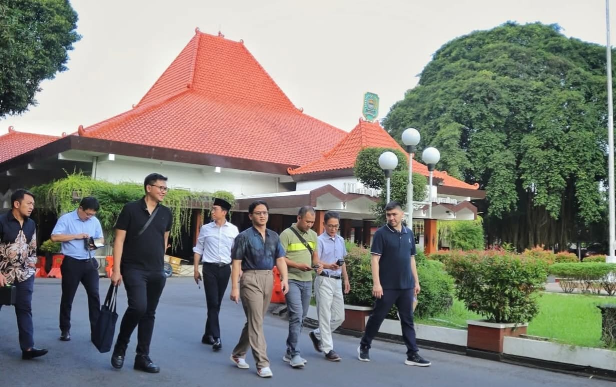 Green Blue Corporation melakukan pengukuran partikel udara mulai dari Pendopo Manggala Praja Nugraha Trenggalek, Alun-alun hingga Hutan Kota