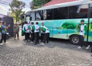 Pemberangkatan para atlit sebanyak 24 pemain sepak bola beserta 7 orang ofisial tersebut dari pendopo rumah dinas wabup Tulungagung