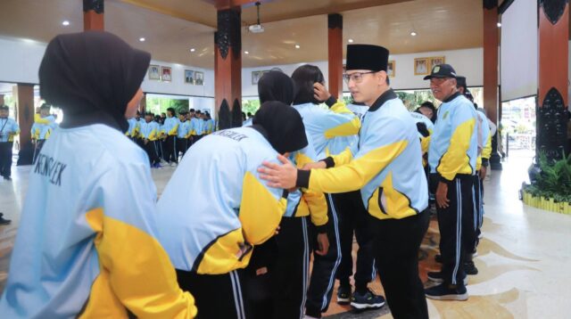 Bupati Trenggalek, Mochamad Nur Arifin berangkatkan Kontingen Trenggalek dalam Pekan Olahraga Provinsi (Porprov) ke-IX Jawa Timur tahun 2025