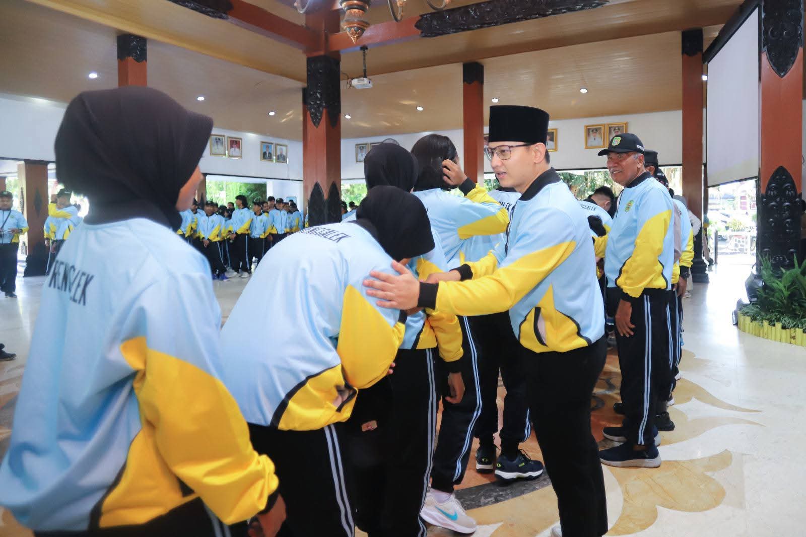 Bupati Trenggalek, Mochamad Nur Arifin berangkatkan Kontingen Trenggalek dalam Pekan Olahraga Provinsi (Porprov) ke-IX Jawa Timur tahun 2025