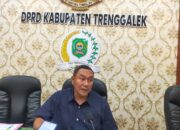 Ketua Komisi II DPRD Trenggalek, Mugianto, meminta Pemerintah Kabupaten Trenggalek tunda dulu rencana pembebasan proyek pembangunan JLS
