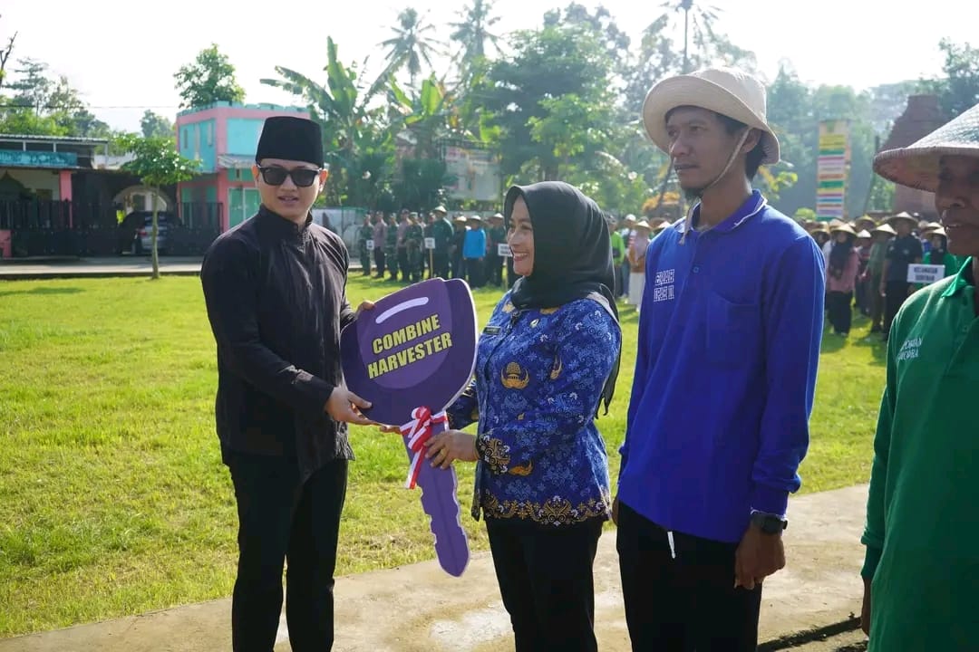 Peringatan Hari Krida Pertanian ke-53 ini Bupati Trenggalek mengajak kepada para petani di daerahnya berterima kasih kepada bapak Presiden RI