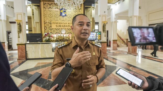 Wali Kota Surabaya Eri Cahyadi menegaskan sistem kerja WFA tidak akan mengurangi kinerja ASN selama tugas