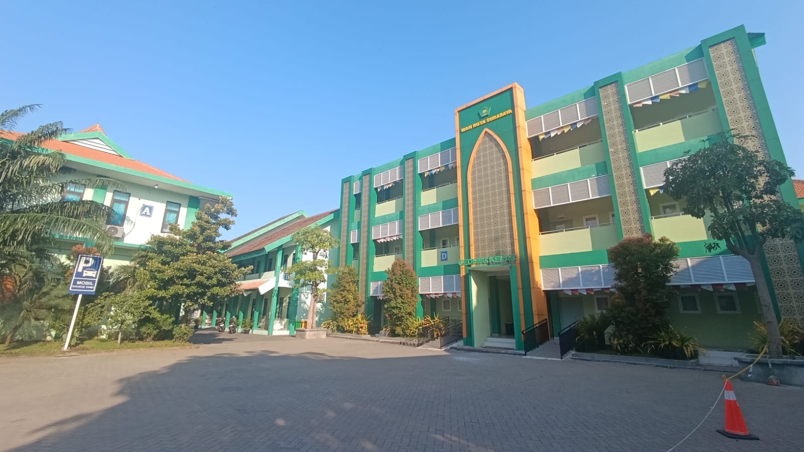 MAN Kota Surabaya terus menorehkan pretasi siswa siswinya