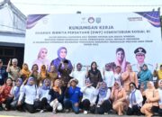 Bupati Trenggalek Mochamad Nur Arifin dan anggota Komisi VII DPR RI sekaligus Ketua TP PKK Trenggalek Novita Hardini, Fatma bersama jajaran Dharma Wanita Persatuan Kementerian Sosial