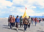 Upacara adat Labuh Laut Pantai Konang di Desa Nglebeng, Kecamatan Panggul