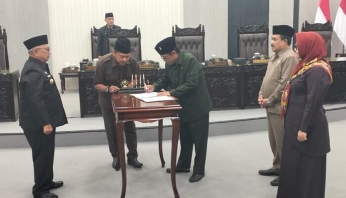 DPRD Kabupaten Blitar Setujui Raperda LKPj 2024 Bupati