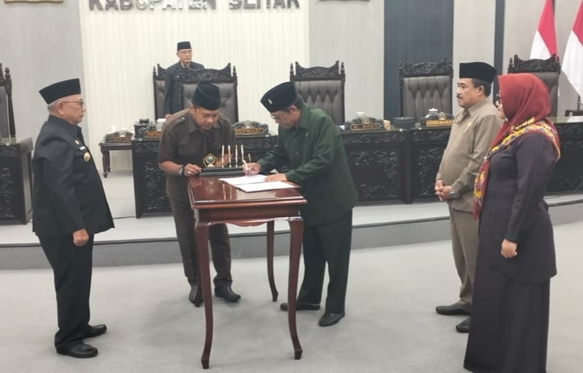 Persetujuan Raperda LkPj Bupati Kabupaten Blitar.