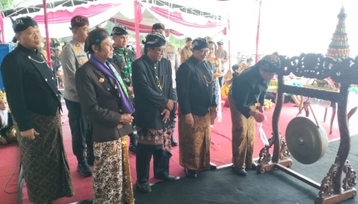 Tradisi Larung Sesaji, Ketua DPRD Kabupaten Blitar: Patut Dilestarikan!