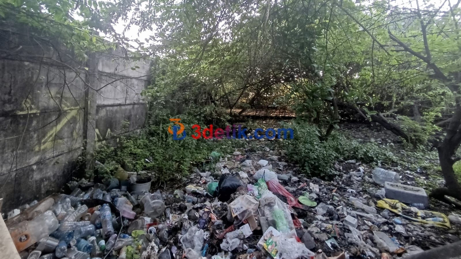 letak tanah di Jalan Keputih Tegal Timur Surabaya, diduga belum temukan titik ukuran. [3detik.com]