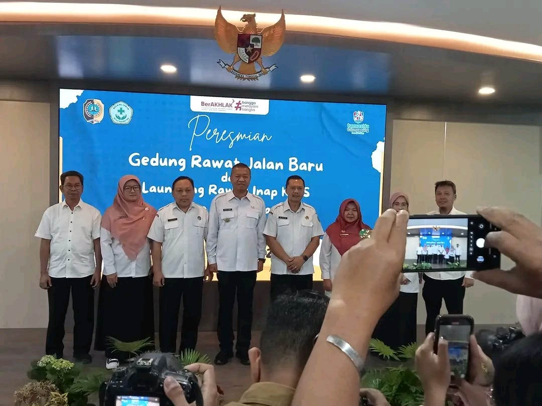 Bupati Tulungagung Gatut Sunu Wibowo meresmikan Gedung baru RSUD dr Iskak berlantai empat