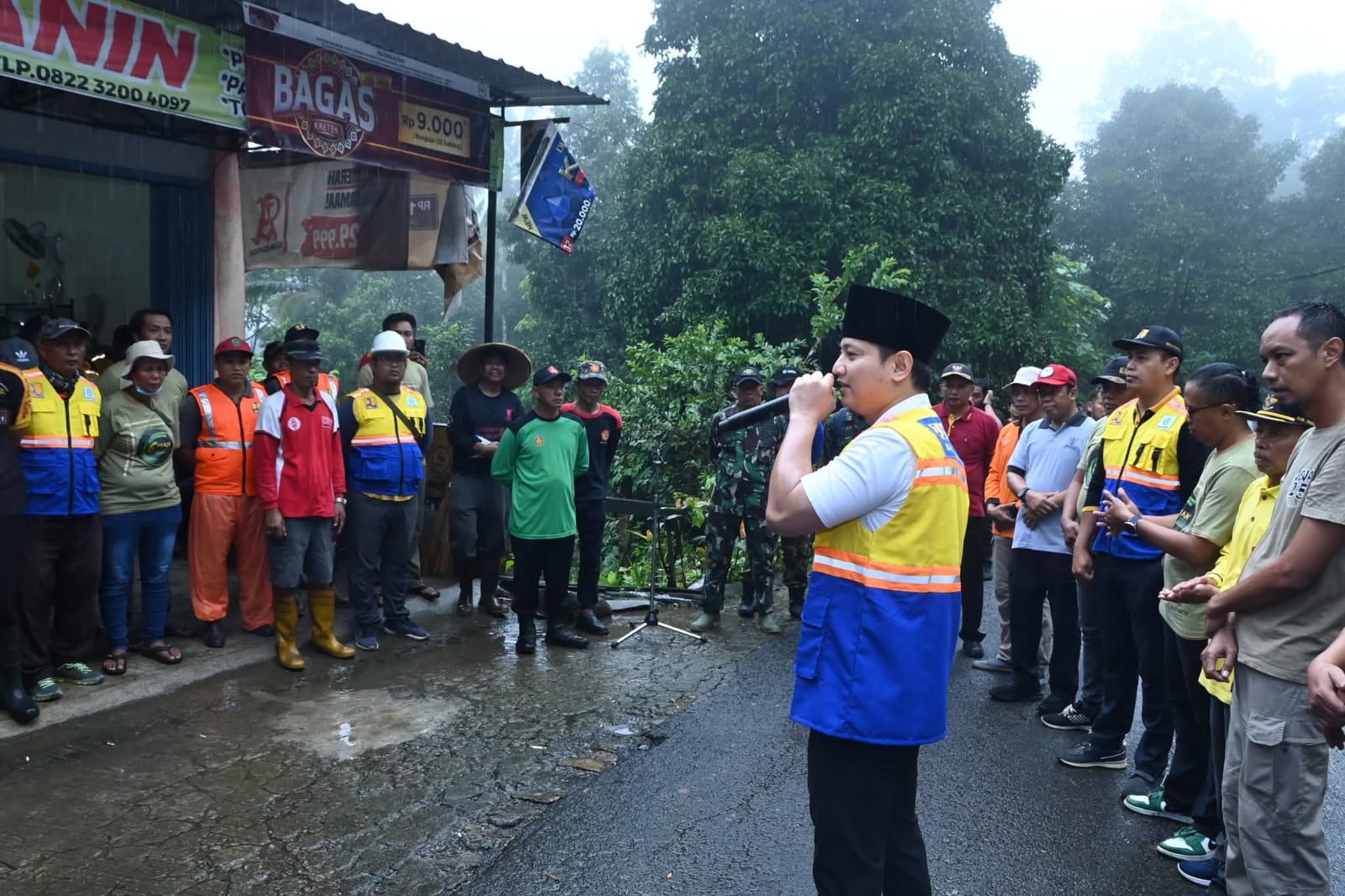 Bupati Trenggalek, Mochamad Nur Arifin meluncurkan Satgas DAYA (Satuan Tugas Swadaya Penambalan Jalan, Sungai dan Jaringan)