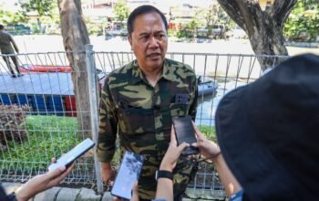 Kepala DLH Kota Surabaya, Dedik Irianto ,pembersihan sungai itu dilakukan secara rutin oleh satgas kebersihan DLH