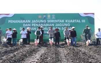 Kapolda Jawa Timur Irjen Pol. Drs. Nanang Avianto, M.Si. memimpin langsung kegiatan penanaman Jagung serentak Kuartal III Tahun 2025