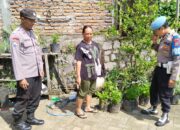 Bhabinkamtibmas Desa Duren pemantauan tanaman seledri yang di lahan pekarangan milik warga di Dusun Telik, Desa Duren, Kecamatan Sawahan, Kabupaten Nganjuk