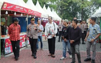 Hari Bhayangkara ke-79 Polres Nganjuk menyelenggarakan Bazar UMKM dan Festival Musik Pelajar di GOR Bung Karno