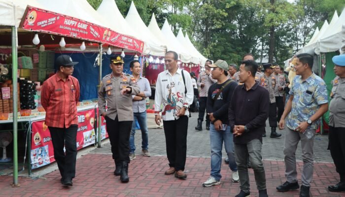 Meriah! Polres Nganjuk Buka Bazar UMKM dan Festival Musik Pelajar di GOR Bung Karno