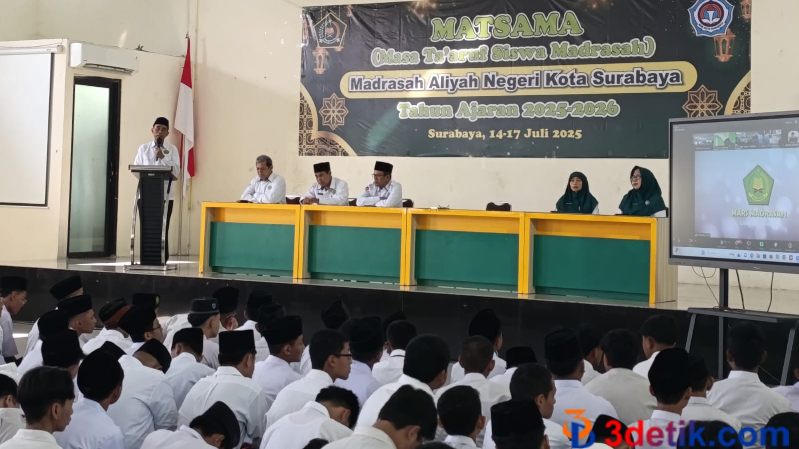 Peserta didik baru MAN Kota Surabaya mengikuti pelaksanaan MATSAMA dengan khidmat. [3detik.com]