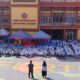 Guru BK SMK Ketintang Surabaya saat menyampaikan tata tertib sekolah kepada siswa baru pada MPLS. [3detik.com]