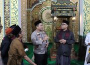 Kapolres Nganjuk AKBP Henri Noveri Santoso, S.H., S.I.K., M.M., memimpin kegiatan dialog subuh bersama warga di Masjid Agung Baitussalam Kabupaten Nganjuk