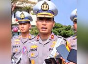 Kasat Lantas Polresta Sidoarjo, Kompol Jodi Indrawan memberikan keterangan pelaksanaan Operasi Patuh Semeru 2025. [3detik.com]