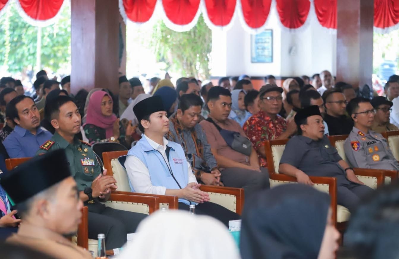 Bupati Trenggalek, Mochamad Nur Arifin bersama jajaran Forkopimda mengikuti peluncuran Kelembagaan 80.000 Koperasi Desa/ Kelurahan Merah Putih secara daring