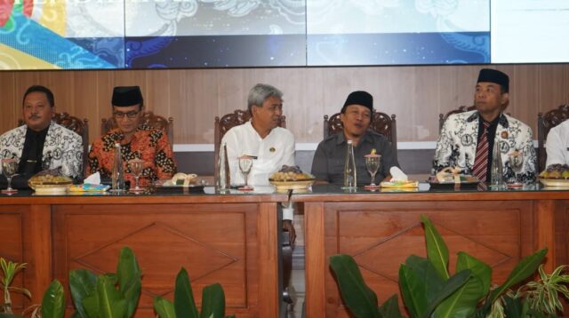 Sekda Trenggalek, Drs. Edy Soepriyanto buka Konferensi Kabupaten (Konferkab) Persatuan Guru Republik Indonesia (PGRI) Kabupaten Trenggalek tahun 2025