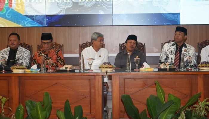 Sekda Edy Soepriyanto Buka Konfrensi Kabupaten PGRI Trenggalek Tahun 2025