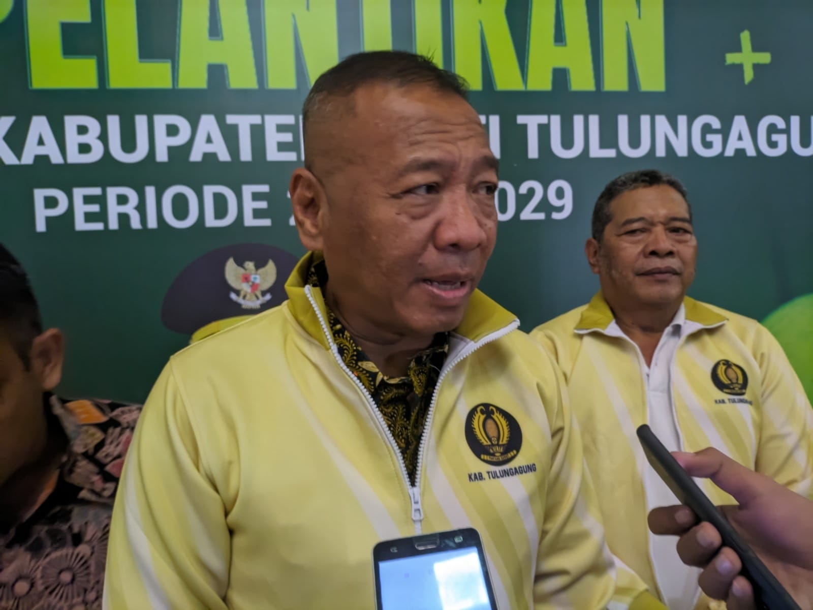 Bupati Tulungagung, Gatut Sunu Wibowo antusias menghadiri pelantikan pengurus Persatuan Tenis Seluruh Indonesia (Pelti) Kabupaten Tulungagung periode 2025-2029