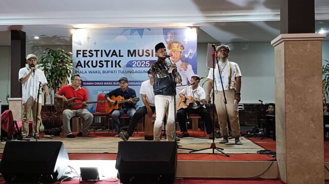 Festival musik akustik dibuka resmi oleh Wakil Bupati (Wabup) Tulungagung, H. Ahmad Baharudin, SM., di Pendopo rumdin Wabup