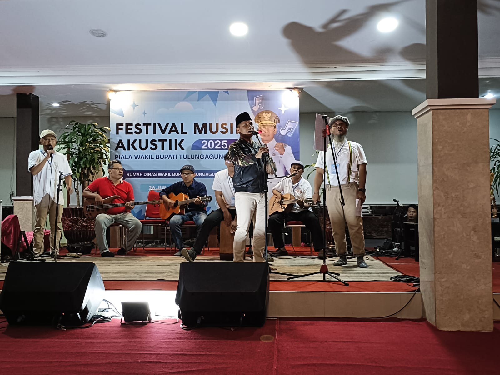 Festival musik akustik dibuka resmi oleh Wakil Bupati (Wabup) Tulungagung, H. Ahmad Baharudin, SM., di Pendopo rumdin Wabup