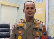 AKBP Septa Firmansyah, Kasubdit Gakkum Polda Jatim saat memberikan keterangan pelaksanaan Operasi Patuh Semeru 2025 dan berhasil menindak pengendara memalsukan plat nomor kendaraan. [3detik.com]