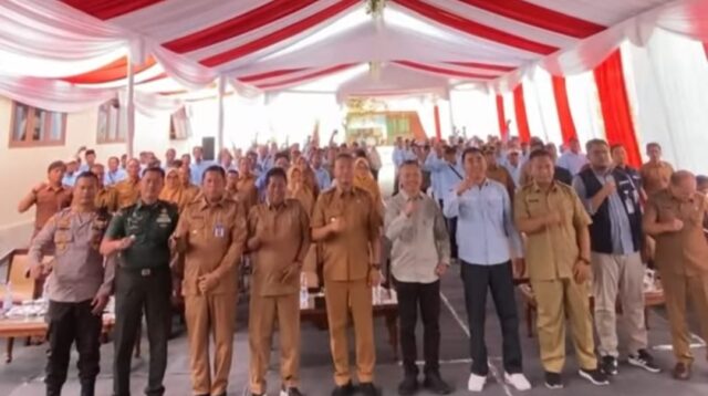 Bupati Tulungagung H. Gatut Sunu Wibowo, S.E., M.E., didampingi oleh Kepala Dinas (Kadin) Pertanian bersama jajaran Forkopimda, Sarasehan Petani di Desa Kendal dengan tema “Petani Hebat, Negeri Kuat