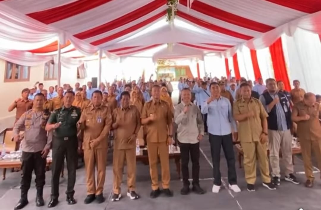 Bupati Tulungagung H. Gatut Sunu Wibowo, S.E., M.E., didampingi oleh Kepala Dinas (Kadin) Pertanian bersama jajaran Forkopimda, Sarasehan Petani di Desa Kendal dengan tema “Petani Hebat, Negeri Kuat