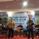 Kapolres Tulungagung AKBP Muhammad Taat Resdi mengapresiasi saat menghadiri acara festival musik akustik yang diselenggarakan di pendopo Rumah Dinas Wabup