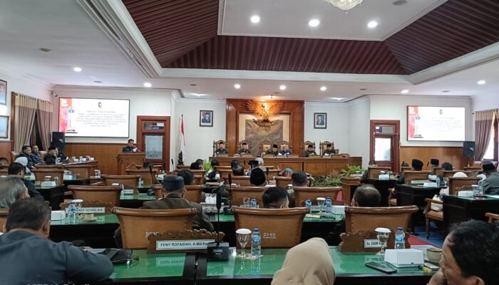 Bupati bersama DPRD secara resmi menandatangani persetujuan terhadap Ranperda tentang perubahan APBD Tulungagung Tahun Anggaran 2025