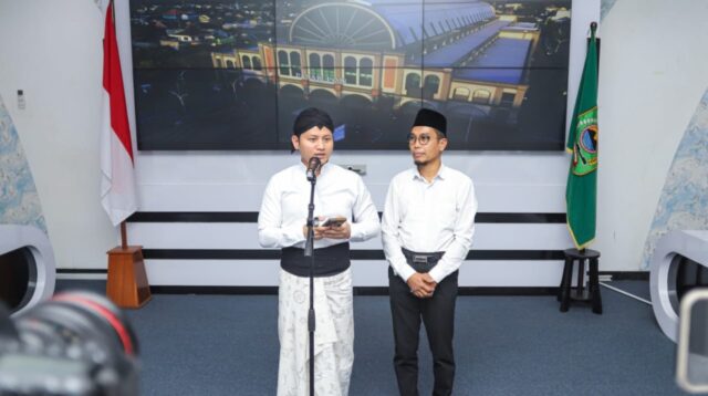 Bupati Trenggalek, Mochamad Nur Arifin lakukan pengurangan retribusi pelayanan pasar di daerahnya. Angkanya cukup besar 1% hingga 75%