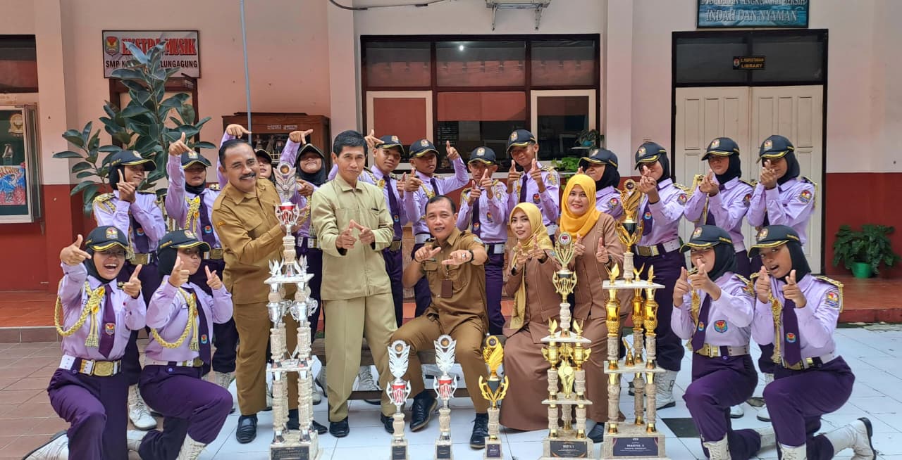 Plt. Kepala SMP Negeri 2 Tulungagung, Nurhamid, S.Pd, menginspirasi seluruh siswa SMP Negeri 2 Tulungagung untuk terus berusaha dan berprestasi