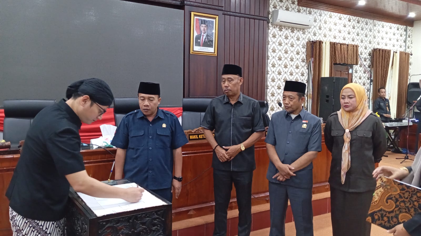 Paripurna DPRD Trenggalek menjalin sinergi dengan eksekutif dalam membahas Kebijakan Umum Anggaran Prioritas Plafon Anggaran Sementara (KUA PPAS) APBD 2026