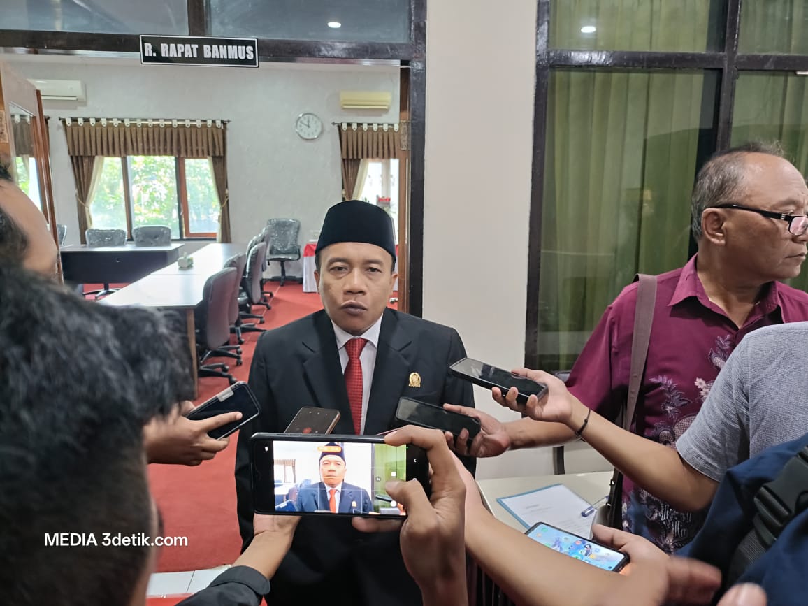 Ketua DPRD Trenggalek Doding Rahmadi 