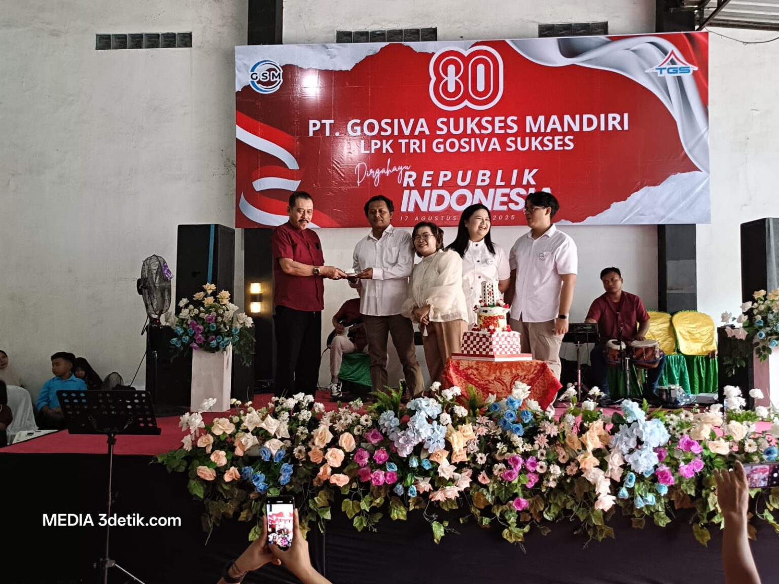 HUT Ke-1 PT Gosiva Sukses Mandiri Suasana haru sekaligus meriah mewarnai perayaan ulang tahun pertama Lembaga Pelatihan Kerja (LPK) Tri Gosiva Sukses Mandiri Kabupaten Tulungagung