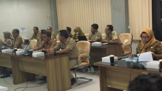 Dewan Perwakilan Rakyat Daerah (DPRD) Kabupaten Blitar menggelar rapat kerja bersama Tim Anggaran Pemerintah Daerah (TAPD) Kabupaten Blitar